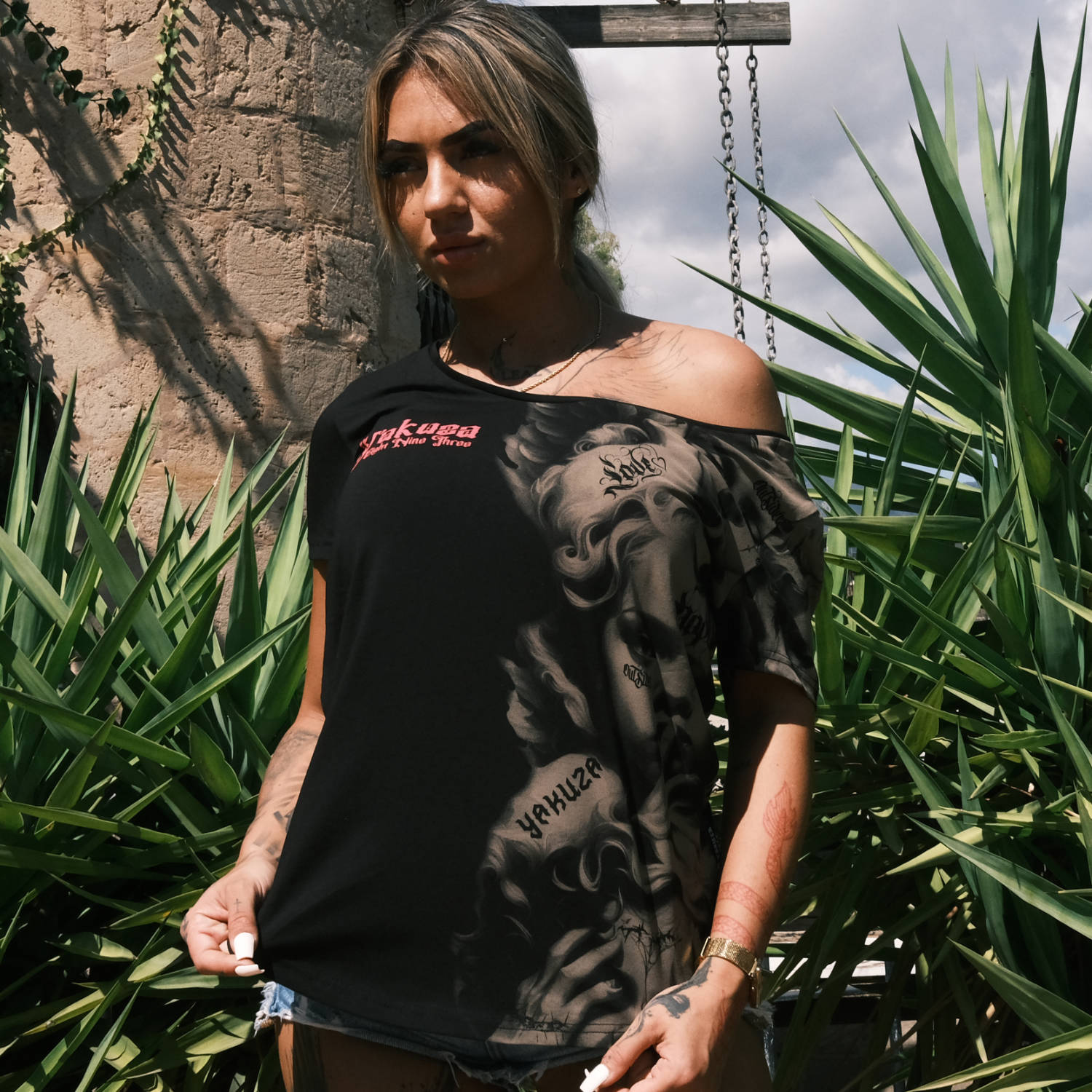YAKUZA dámské tričko WISE KIDS CURVED V NECK T-SHIRT černé